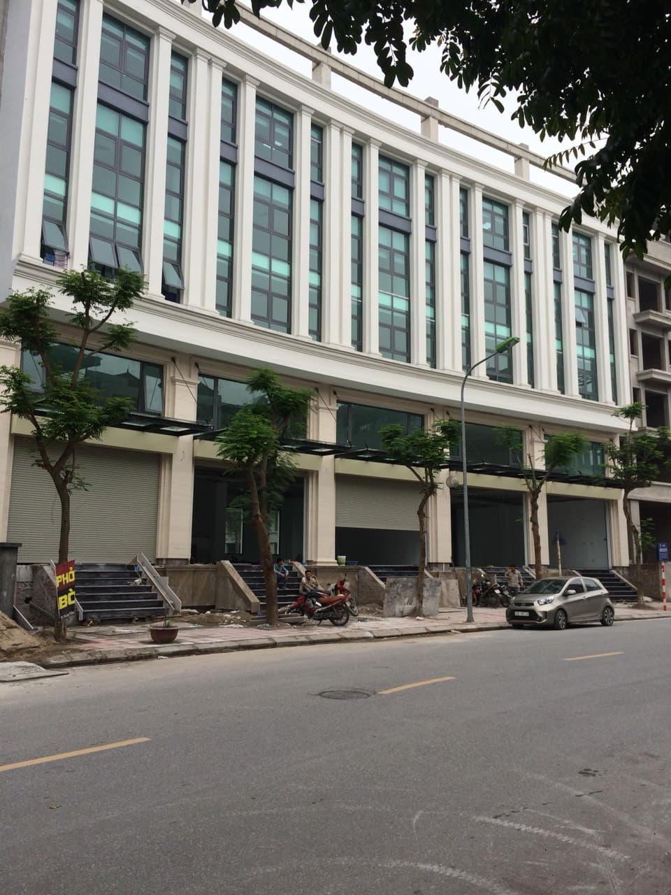 Thi công lắp đặt nhôm Xingfa nhập khẩu cho trụ sở Công ty xây dựng Trường An